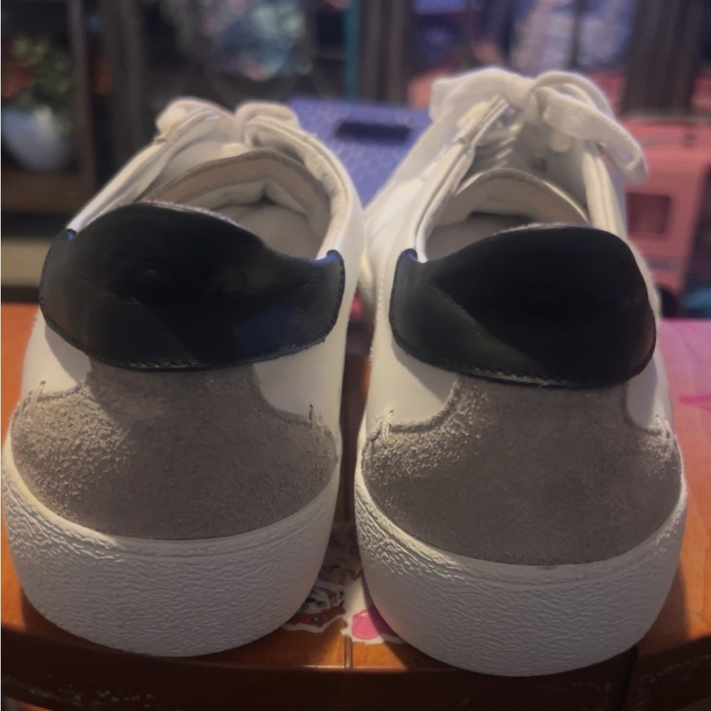KOIO White and Gray Sneakers Minimalist Design - Picture 5 of 8